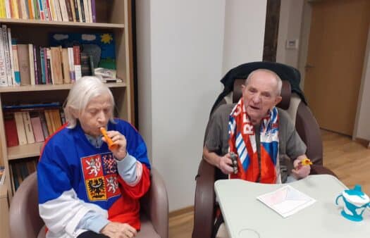 Klienti SeniorCentra Písek fandili českým hokejistům na MS